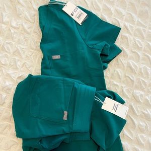 Figs women’s scrubs, Zamora joggers and Catarina top in extra small